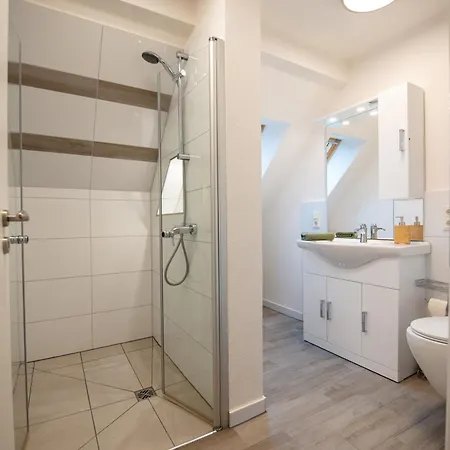 Queensize Bett & Netflix Zentral * Idar-Oberstein